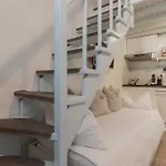 5-bed Stylish Maisonette Appartamento