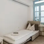 5-bed Stylish Maisonette Appartement