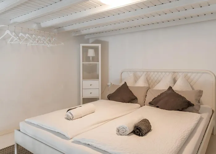 5-bed Stylish Maisonette 公寓 *